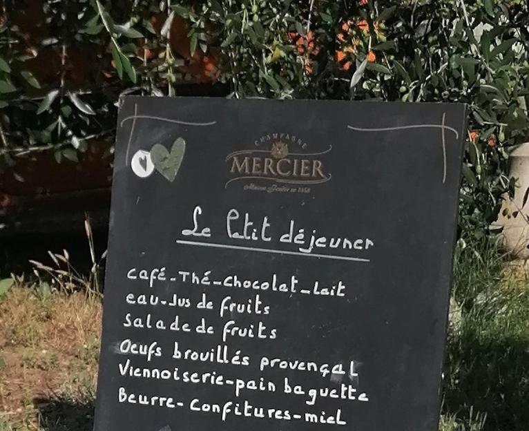 La Fee Viviane Et Michel L'Enchanteur Robion en Luberon Dış mekan fotoğraf