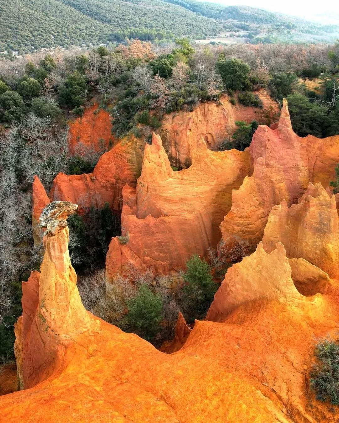La Fee Viviane Et Michel L'Enchanteur Robion en Luberon Dış mekan fotoğraf